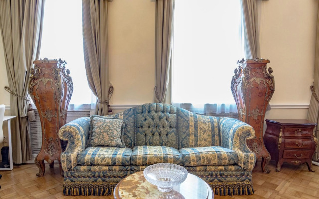 Luxury location, garden and terrace. City Center