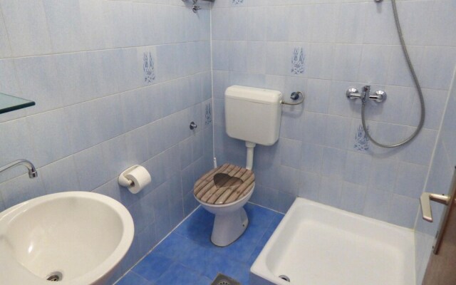 Nice Apartment in Duce With Wifi and 2 Bedrooms