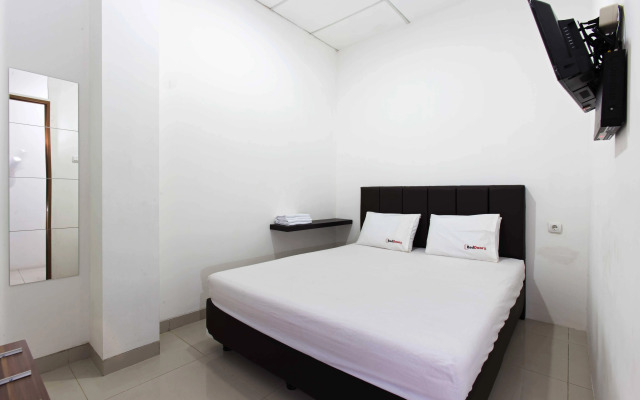 RedDoorz @ Kemanggisan
