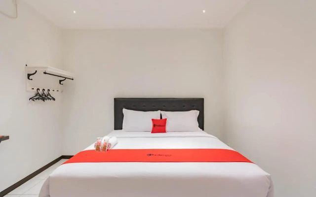 RedDoorz Plus @ Pakuan Residence Tajur