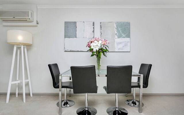 The Apartment Service L1103