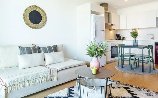 Modern Flat With Balcony Near Uniq Istanbul