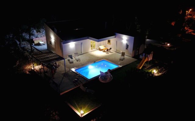 Holiday House Lovric