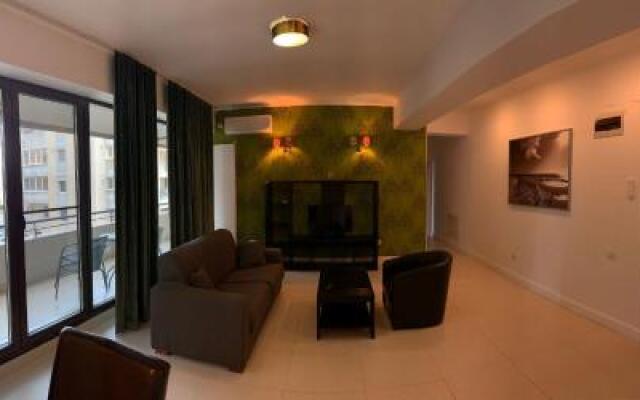 Green Lake Apartment 5