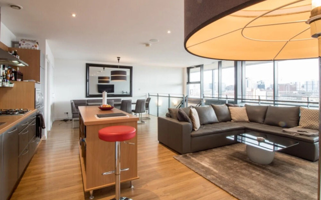 Stunning 3 BR Penthouse Apartment, River View