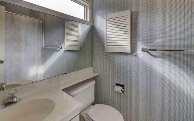 Colonnade Club 196 by RedAwning