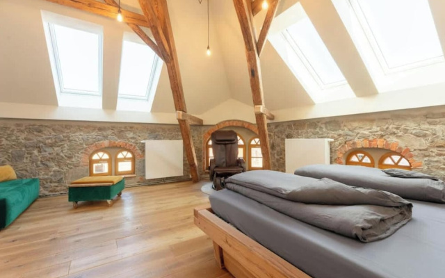 Galeriewohnung mit 7 m Raumhohe, Whirlwanne & Kamin - Best Price!