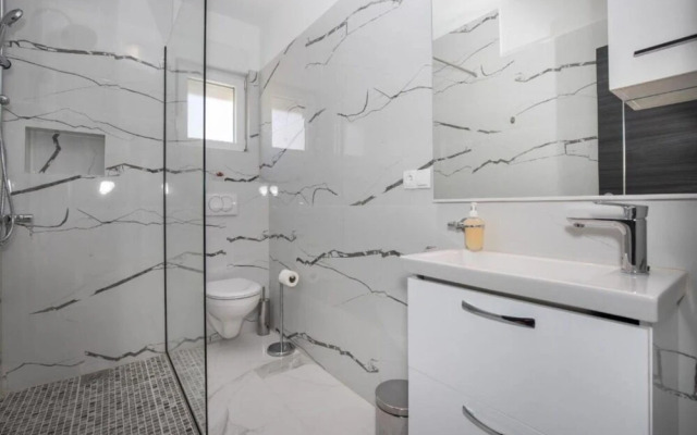Jakov - Modern and Cosy With Pool - B2