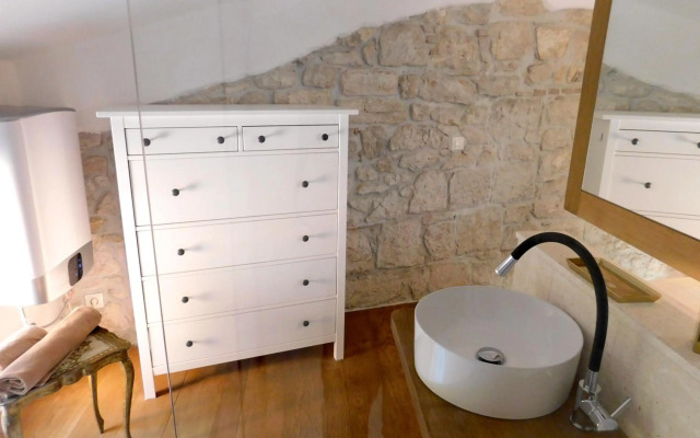 bezauberndes Steinhaus mit Garten in der Altstadt von Rovinj