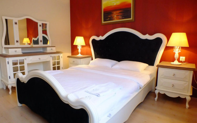 Real King Hotel