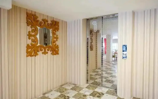 RedDoorz Plus @ Madukoro Raya Semarang