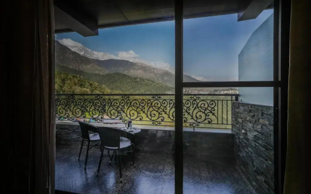 Alivaa Hotel, McLeodganj With Best Dhauladhar View & Infinity Pool Sky Garden