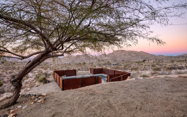 Desert Stone by Avantstay Contemporary Desert Oasis With Pool & Hot Tub