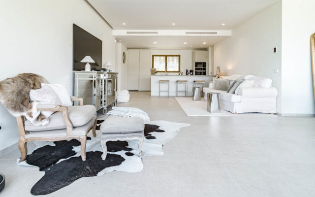 RLQ - Modern 2 Bed Apt With Rooftop Plunge Pool