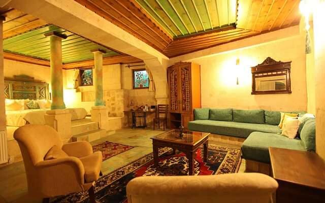 Blue Valley Cave Hotel
