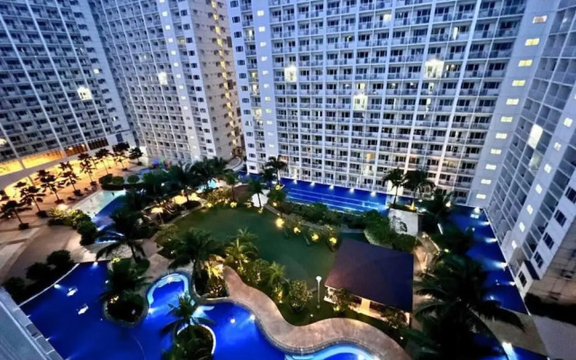 Live Just Steps Away From Mall of Asia