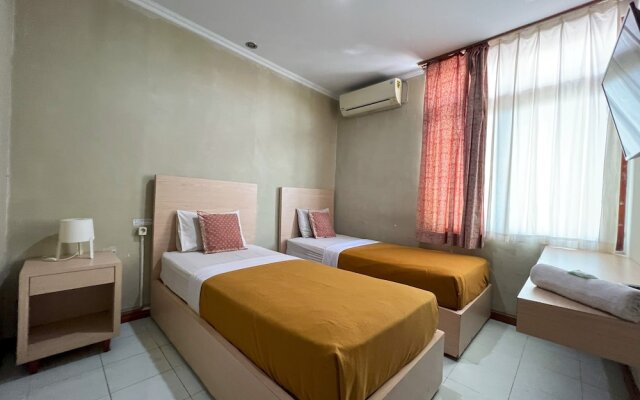 Winotosastro Hotel by Athelu