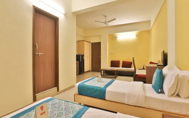 OYO 11718 Hotel Shivarth