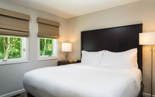 Inns at Equinox