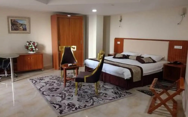 Al Mansour Palace