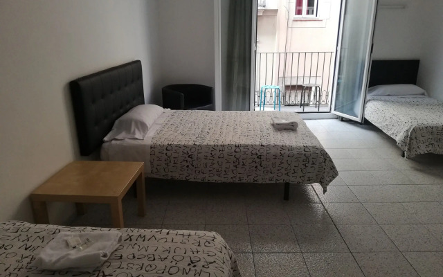 Hostal River