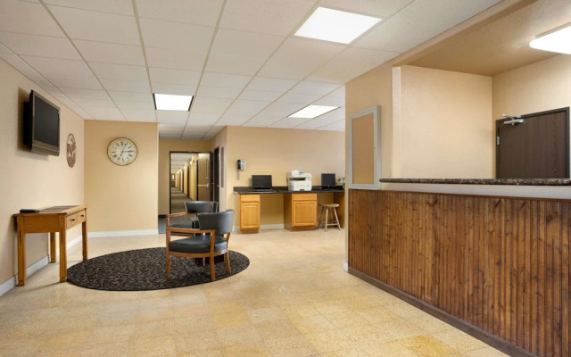 Oak Tree Inn Gillette