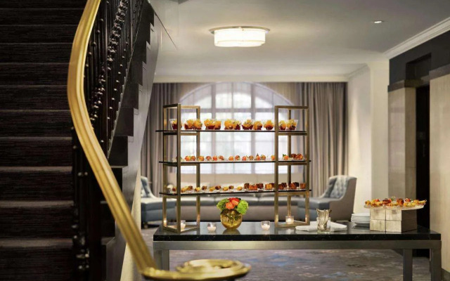 Hilton New Orleans/St. Charles Avenue