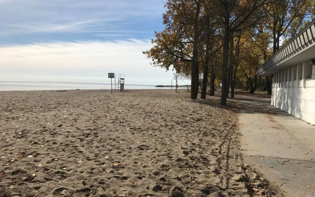 QuickStay - House by The Lake (3Bdrm Near Go Station)