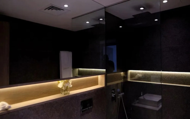 Spacious 2BR in Oxford 212 by Bespoke