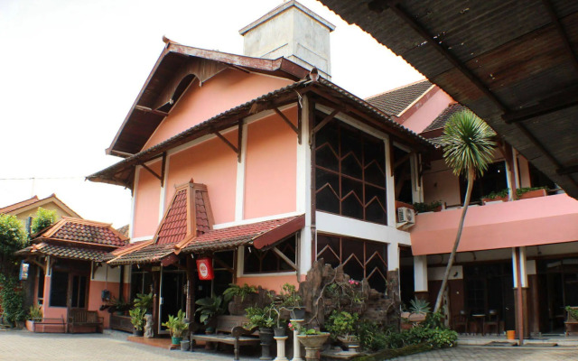Ananda Hotel
