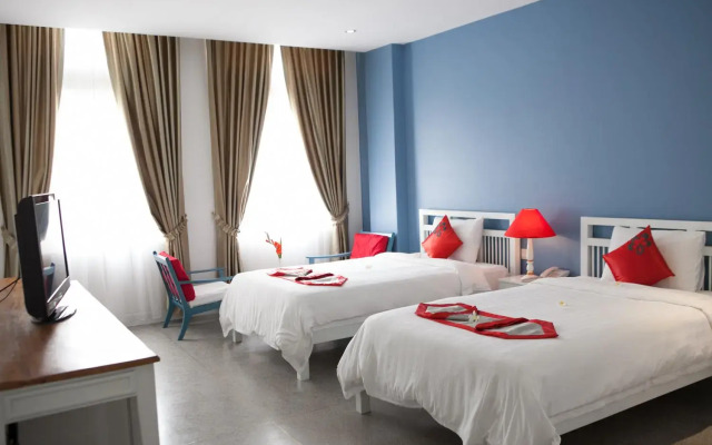 Frangipani Royal Palace Hotel