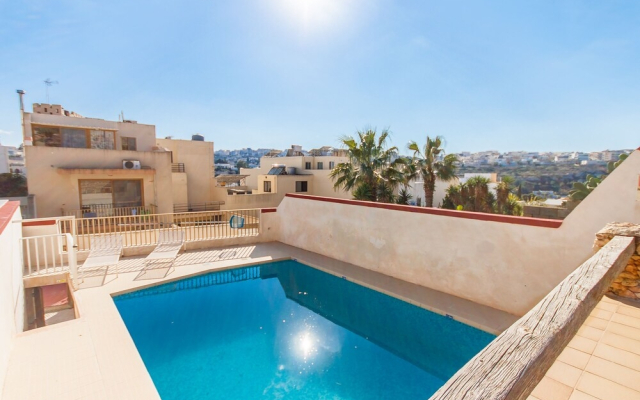 Merill Pool and Sea, charming Apart 1