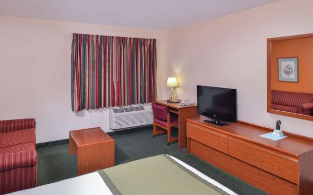 Travelodge Suites by Wyndham Newberg