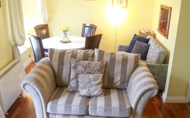 The Silver Teal Apt