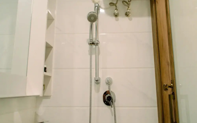 Fully Furnished With Cozy Design Studio Sky House Bsd Apartment