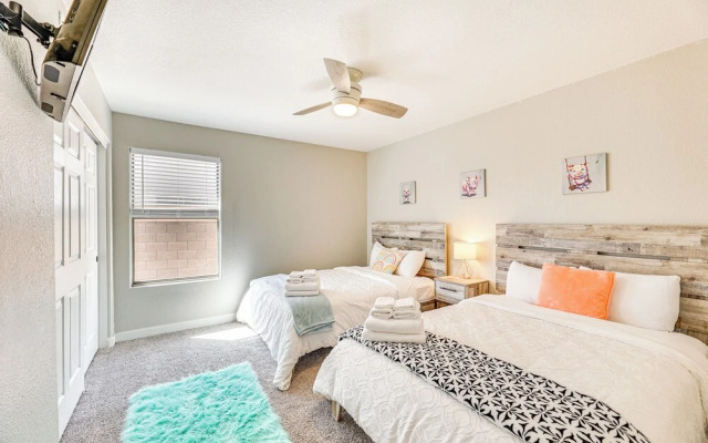 Centrally Located Gilbert Home: Patio & Grill!