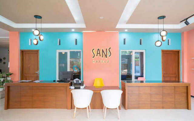 Sans Hotel Queen Batu