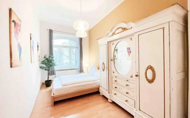 Altbauwohnung direkt an der Karli mit Balkon - Netflix inklusive