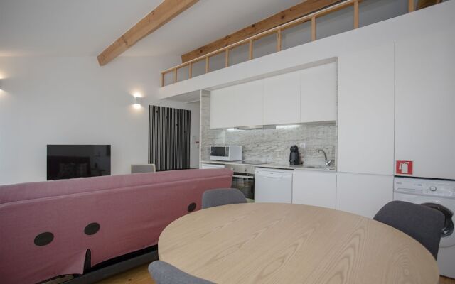 Liiiving - Mezzanine Downtown Balcony