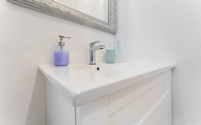 Spacious 2bdrm Home in Burlington