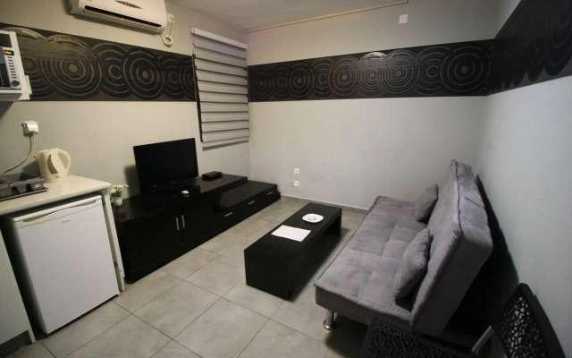 Rich Luxury Suites