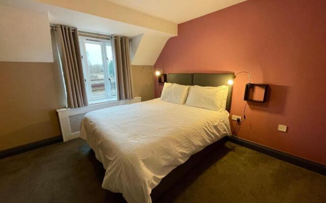 Cadmore Lakeside Hotel