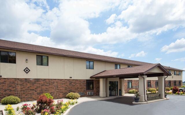 Super 8 Oshkosh Airport
