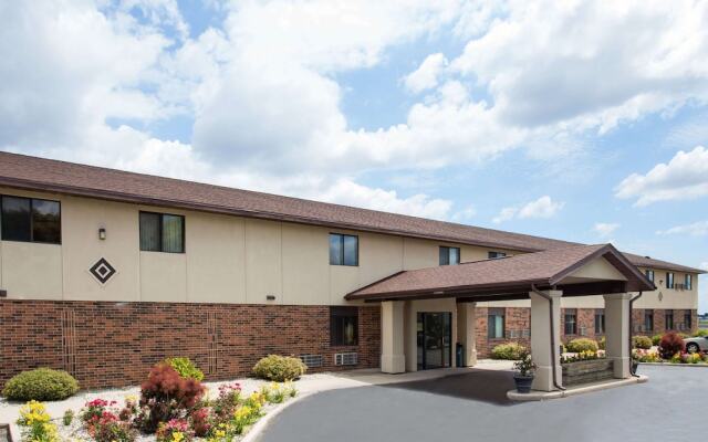 Super 8 By Wyndham Oshkosh Airport