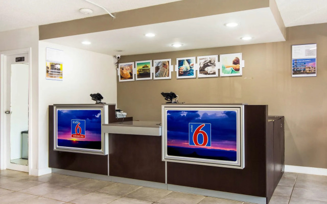 Studio 6 Lagrange, GA