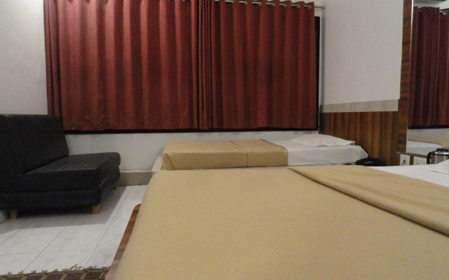 OYO 1959 Hotel Raj