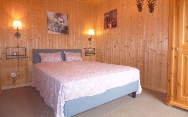 Serene Chalet in Honningen Eifel with garden in the lap of nature