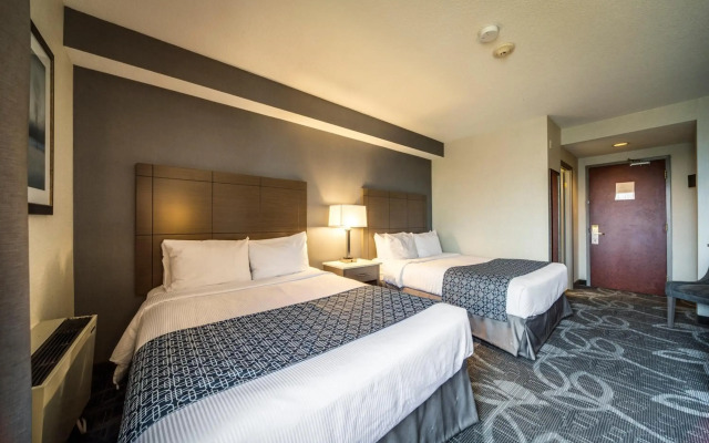 Monte Carlo Inn Airport Suites
