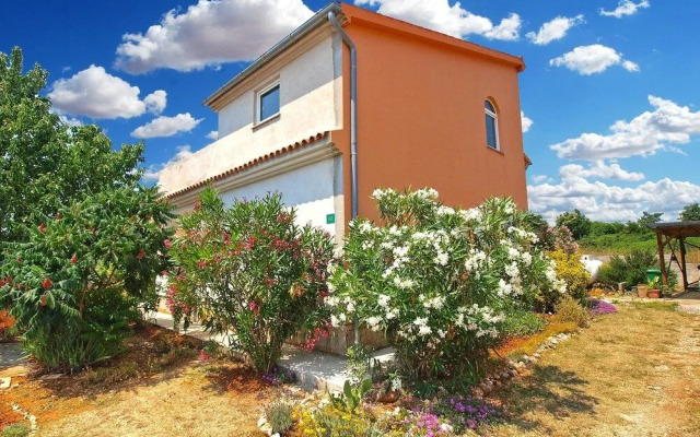 Apartment 1406 (No Front Desk,Contact The Property Five Days In Advance)