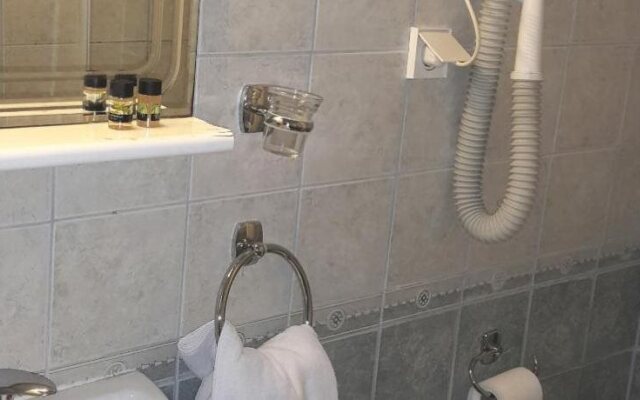 Hera Hotel
